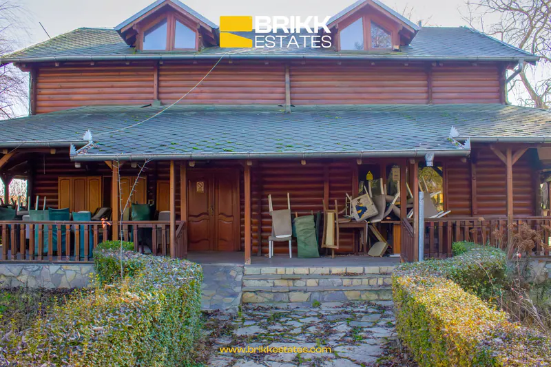 Truall 42 ari me restorant dhe bungallova në Milloshevë — foto 3