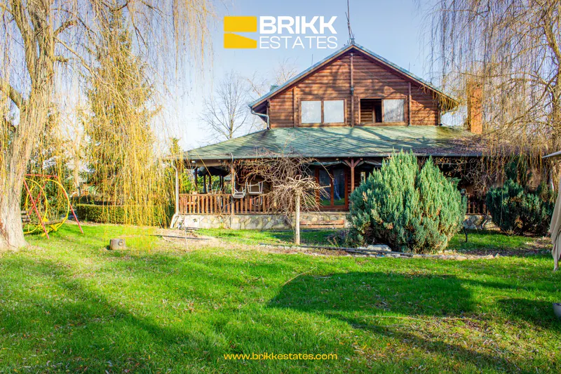 Truall 42 ari me restorant dhe bungallova në Milloshevë — foto 2
