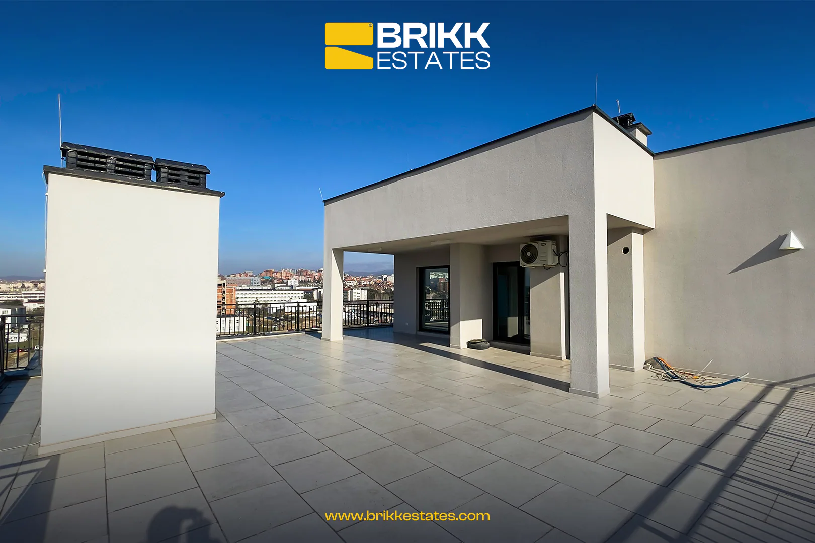 Zyrë penthouse 340 m² me tarracë me qira në Rrugën A — foto 3 (3)