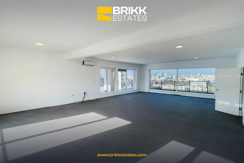 Zyrë penthouse 340 m² me tarracë me qira në Rrugën A — foto 1