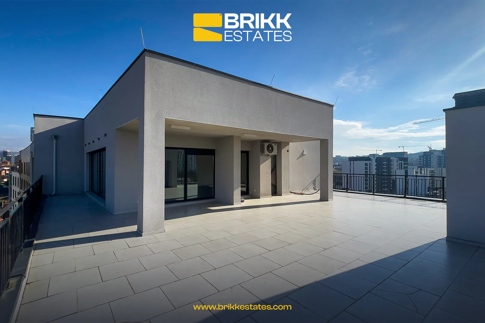 Zyrë penthouse 340 m² me tarracë me qira në Rrugën A — foto 4 (4)